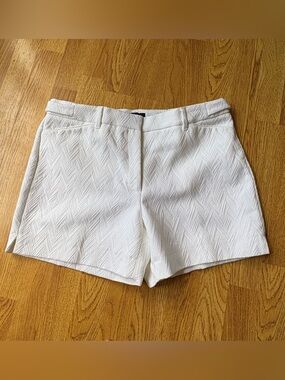 White House Black Market White Textured Tailored 5” Shorts Summer Sz 10 NEW
